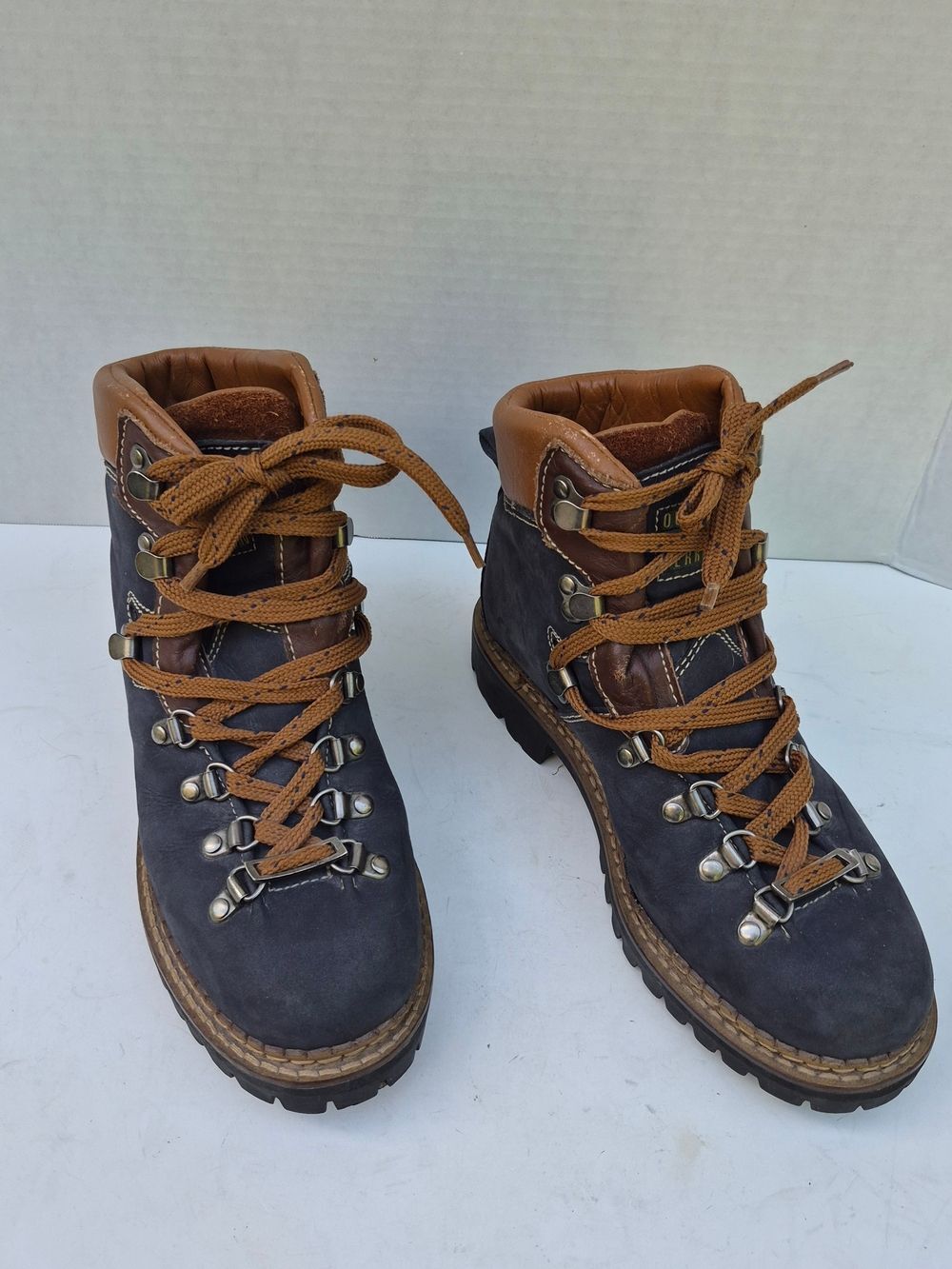Vintage Outdoor Urban Terrain Lace-Up Hiking Boots in Dark Blue - 7.5